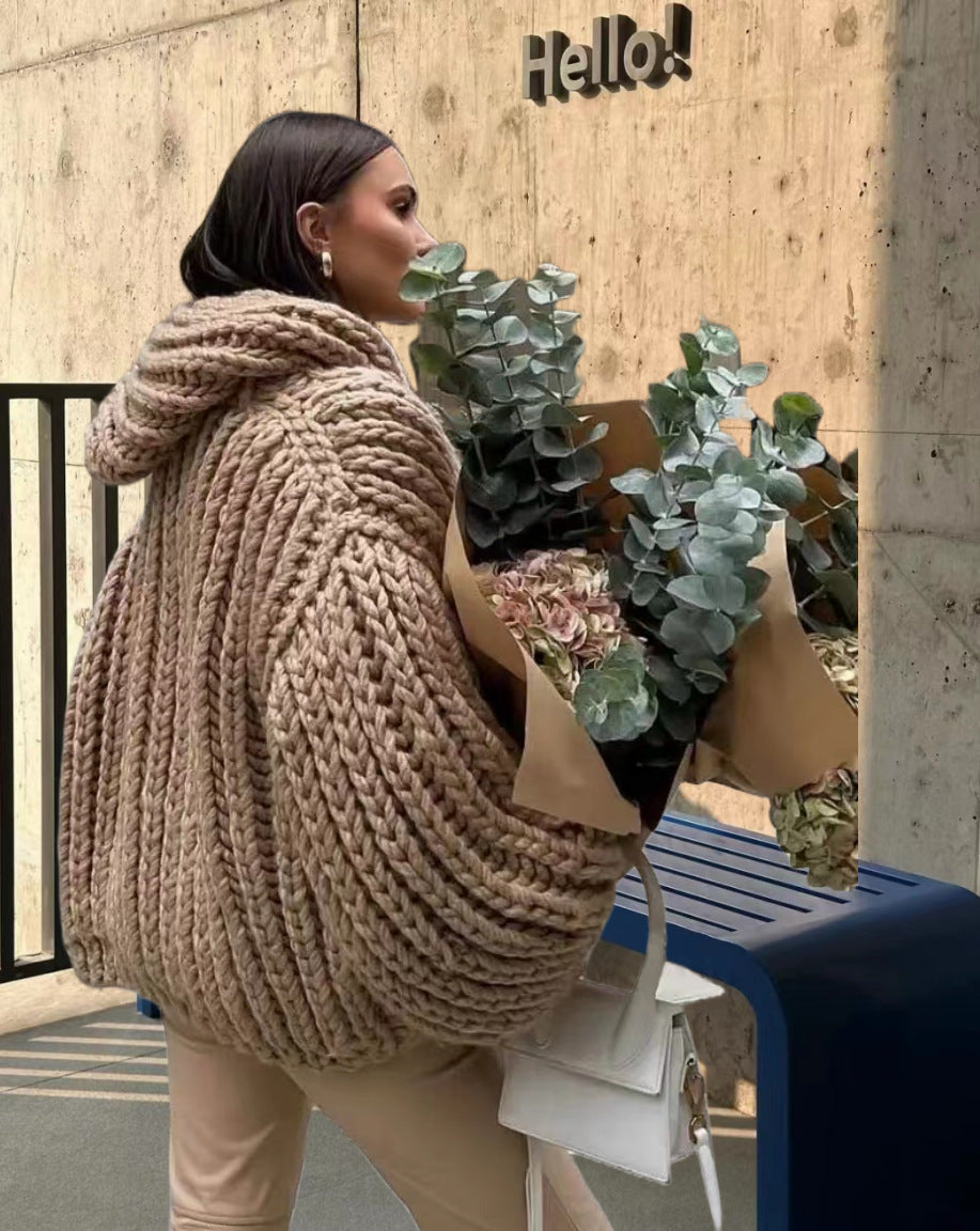 Damen Grobstrick-Hoodiejacke mit oversized Passform und tiefem Kragen EB