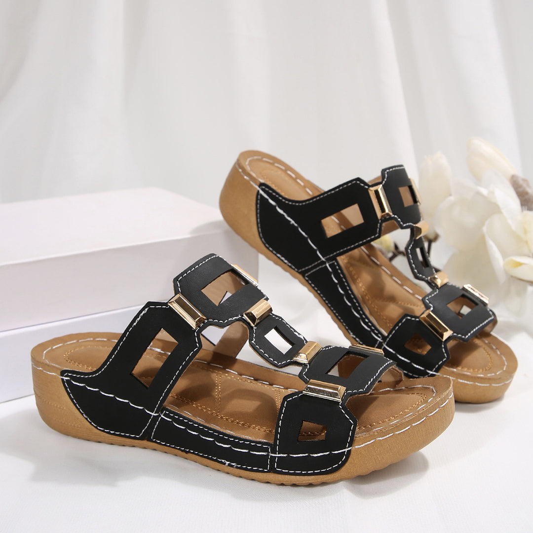Damen Komfortable Wedge-Sandaletten mit strukturiertem Obermaterial und dekorativem Verschluss EB