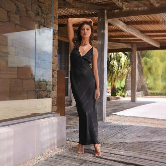Damen Elegantes und Figurbetontes Abendkleid mit Tiefem V-Ausschnitt und Schmalem Schnitt EB