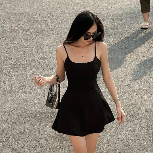 Damen tolles A-Linien Kleid mit Spaghettiträgern und schwingendem Rock EB