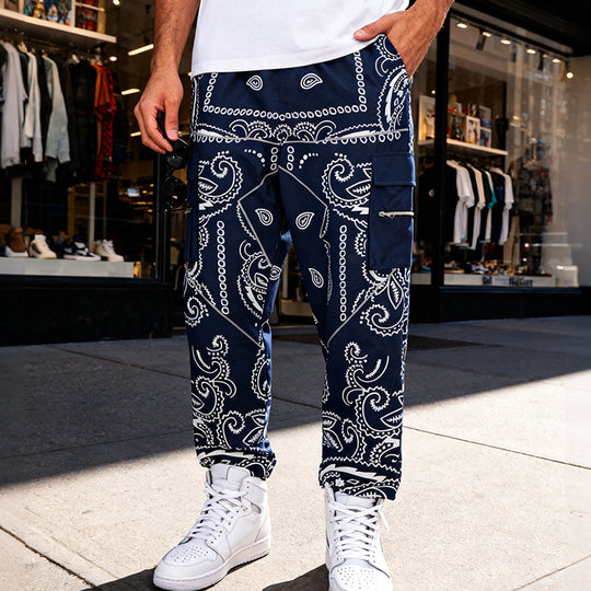 Herren Cargo-Jogginghose im Bandana-Print mit Cargo-Taschen & elastischem Bund EB