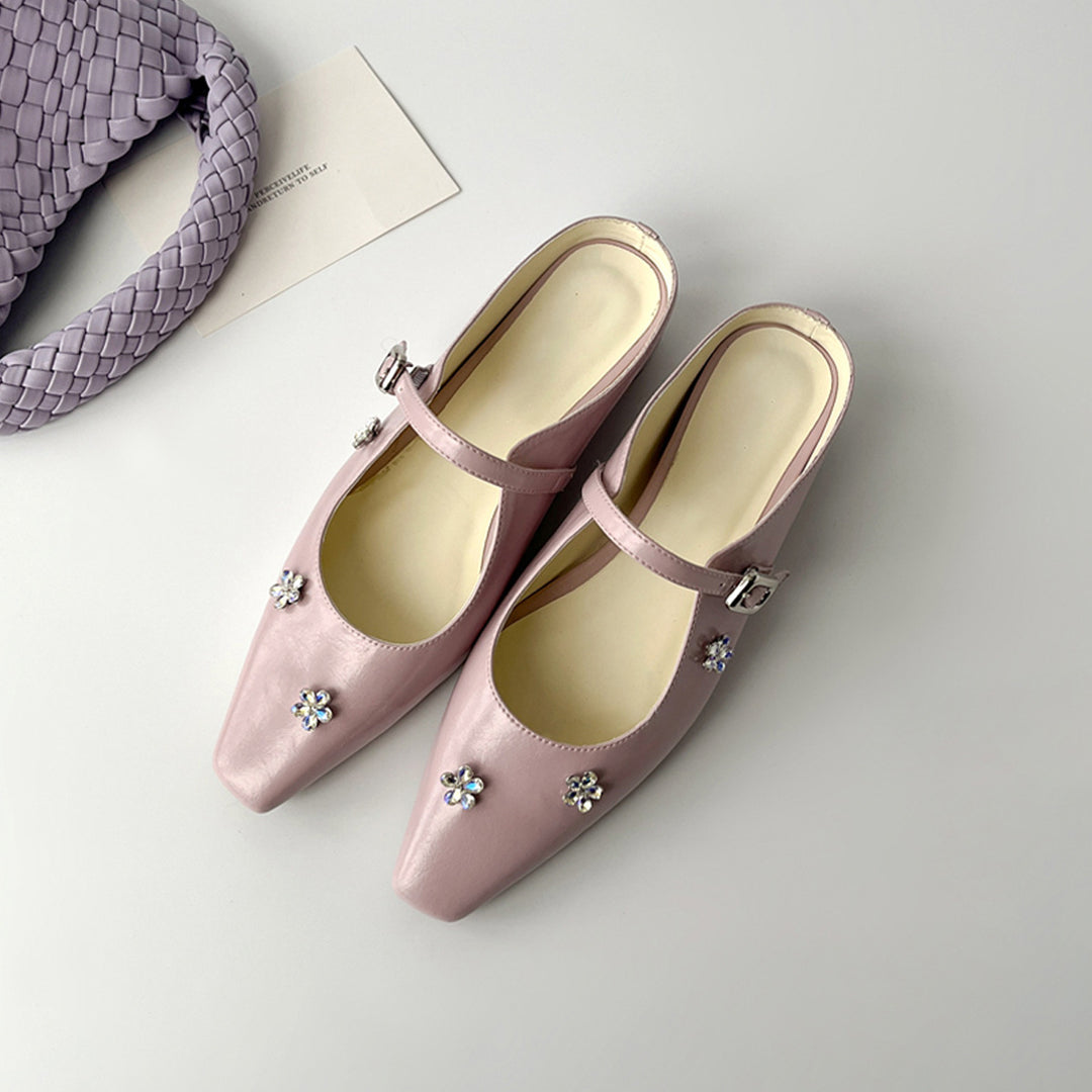 Damen Slingback-Pumps mit glänzendem Obermaterial und floralen Strassakzenten EB