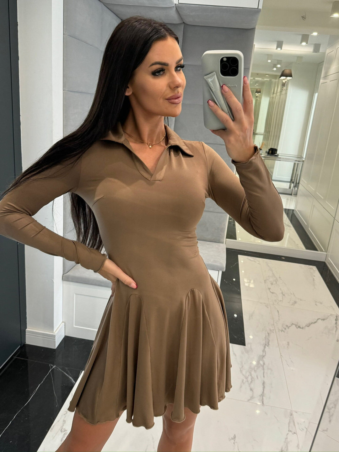 Damen sportliches Polo Kleid mit elegantem Schwung EB