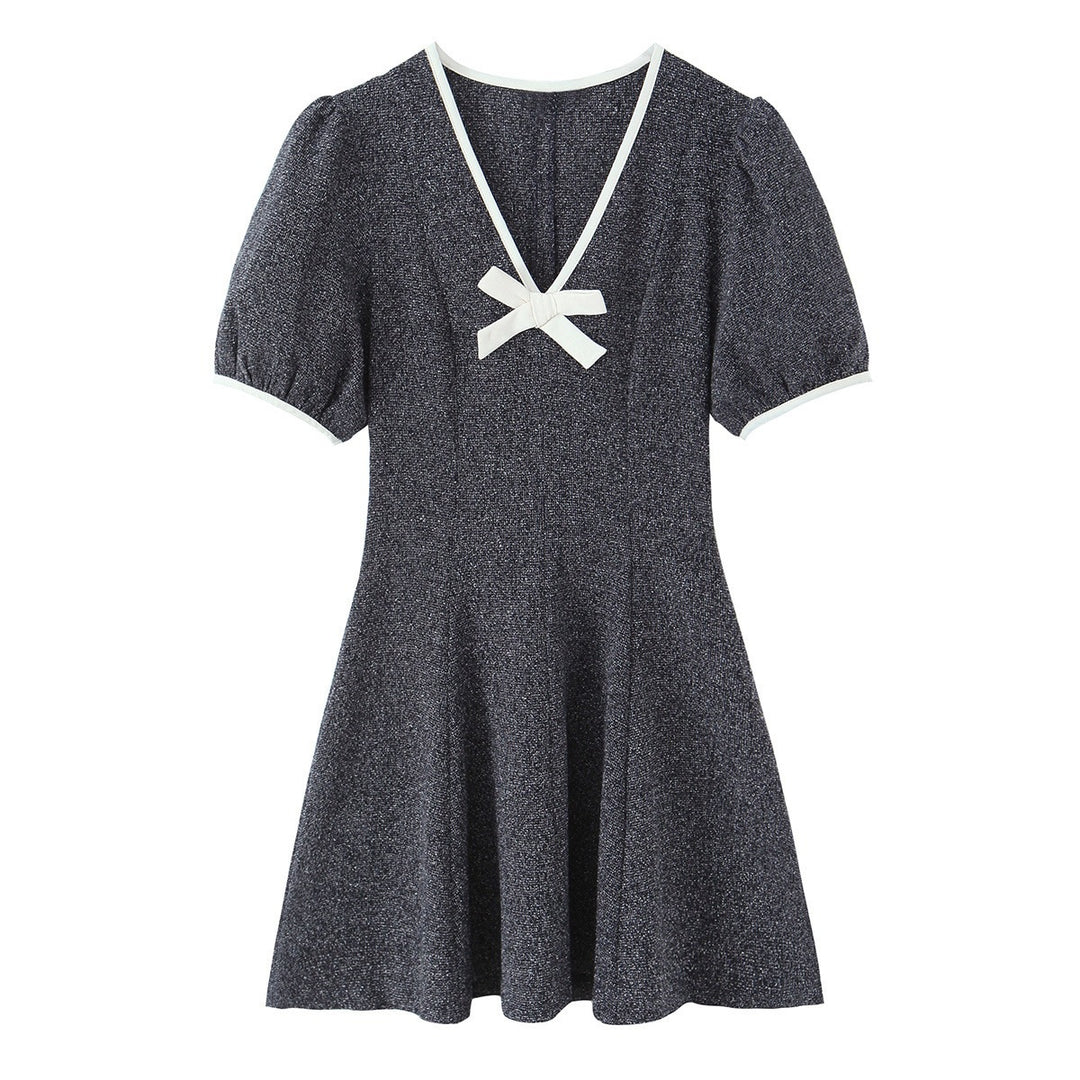 Damen Kurzarm Kleid mit eleganter Schleifenapplikation und V-Ausschnitt EB