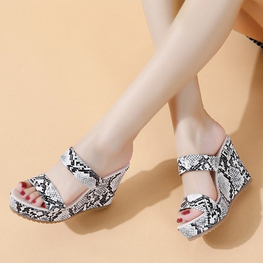 Damen Wedge-Sandalen mit schickem Schlangenleder-Design und gepolsterter Sohle EB
