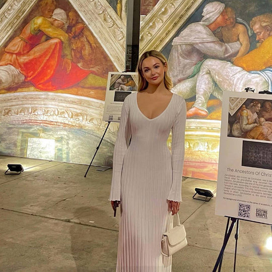 Damen Plissiertes Maxikleid mit V-Ausschnitt und langen Ärmeln EB