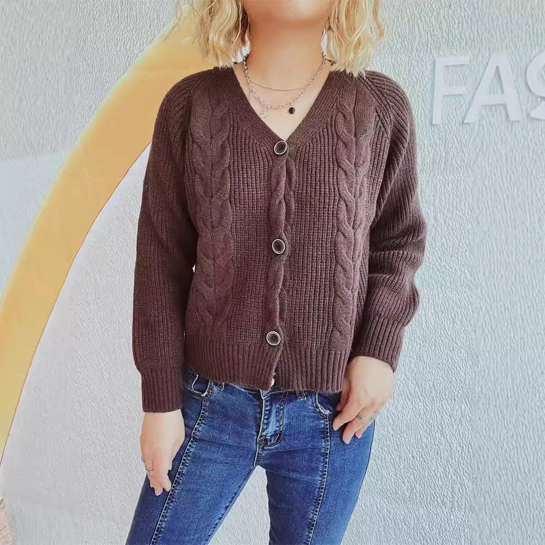 Damen Strickjacke mit Zopfdesign und bequemen Knopfdetails EB