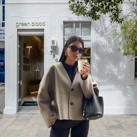 Damen kurze Strickjacke mit eleganten Knöpfen und weitem Schnitt EB