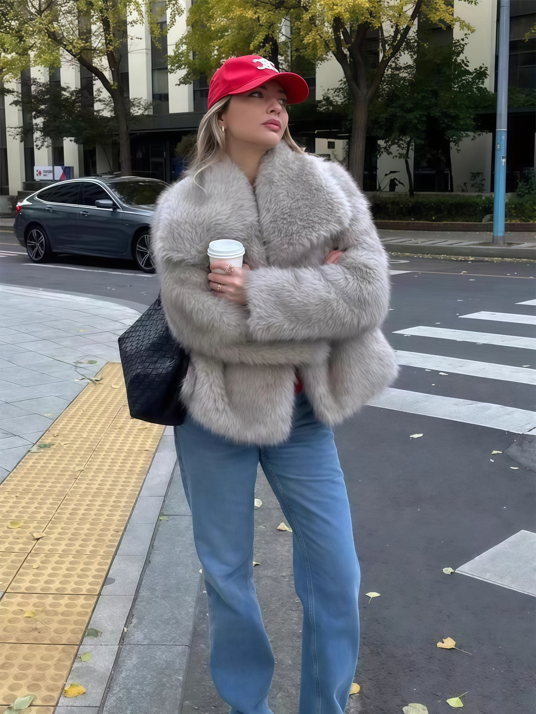 Damen Kunstpelzjacke mit luxuriösem Schnitt und weitem Kragen EB
