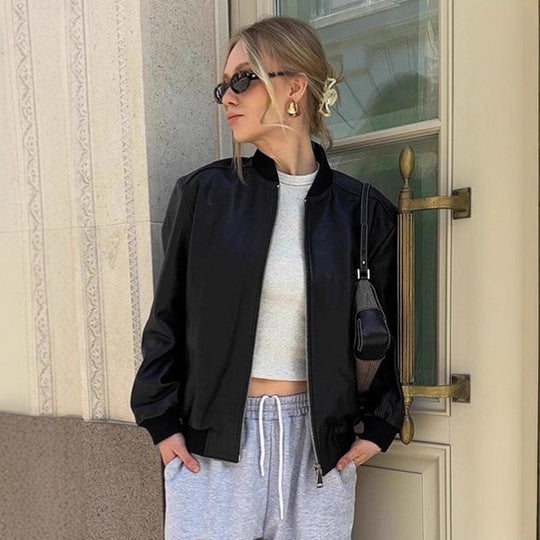 Damen Modische Bomberjacke aus weichem Kunstleder mit elastischen Bündchen EB