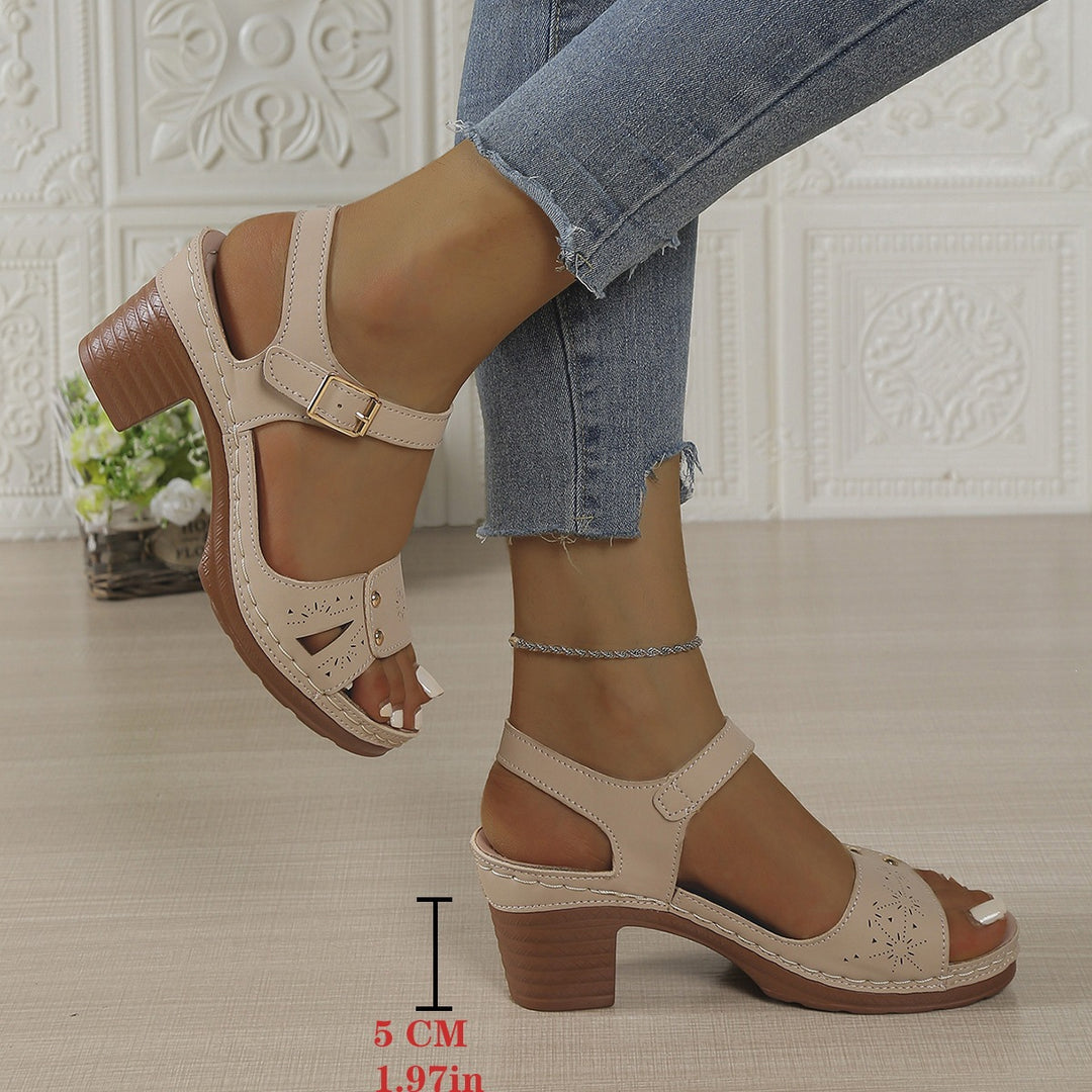 Damen Absatzsandalen mit modischem Riemen und dekorativen Akzenten EB