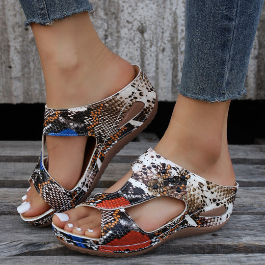 Damen Komfortable Mules mit modischem Cut-Out-Design und dekorativen Blumenapplikationen EB