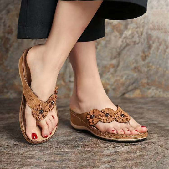 Damen komfortable Zehentrenner-Sandalen mit floralem Detail und gepolsterter Innensohle EB