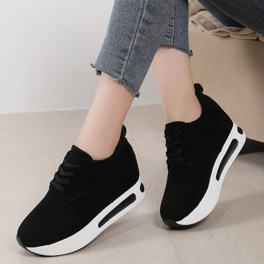 Damen Sneakers mit elegantem Plateau und atmungsaktiver Sohle EB