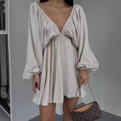 Damen lässiges Sommerkleid mit tiefem V-Ausschnitt und Rüschendetails EB