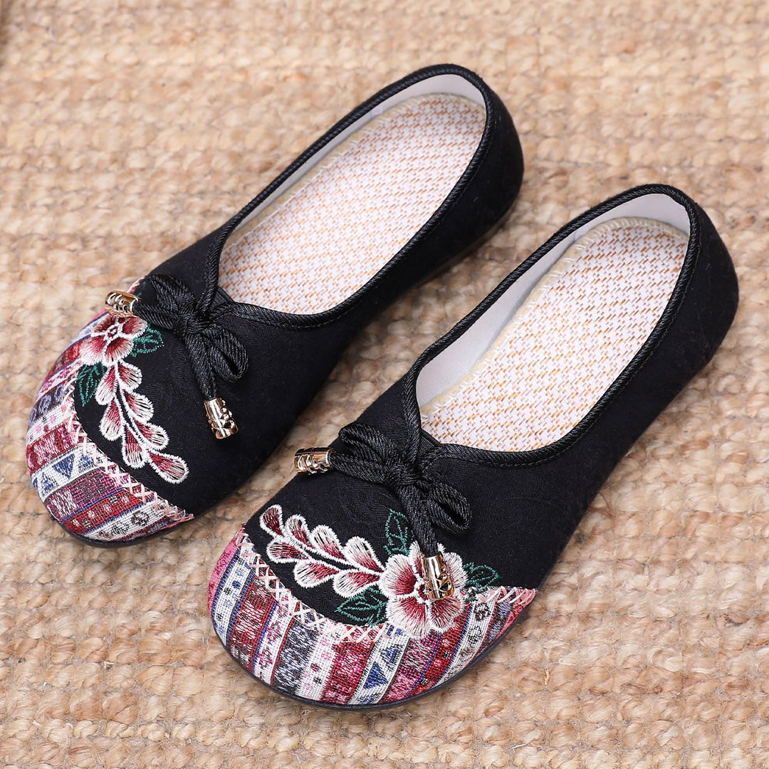 Damen Elegante und bequeme Slipper mit floralem Stickdesign EB