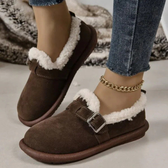 Damen Gefütterte Wildleder‑Optik Hausschuhe-Mules mit Teddyfutter und verstellbarem Riemen EB