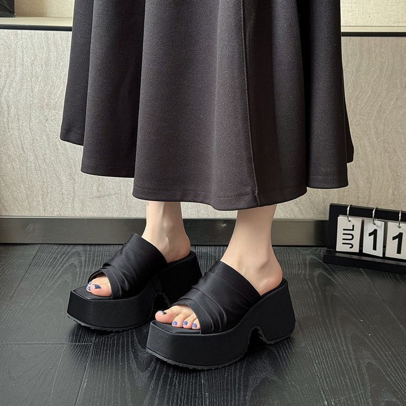 Damen Plattform-Pantoletten mit breiten Riemen und komfortablem Fußbett EB