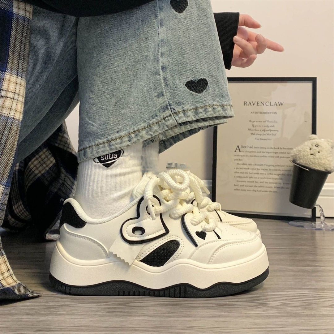 Damen Sneakers mit verspieltem Herzdesign und komfortablen Eigenschaften EB