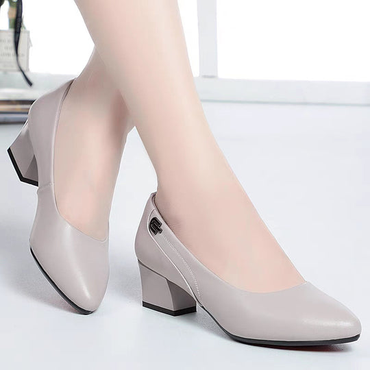 Damen Komfortable Pumps mit elegantem Blockabsatz und modischem Schmuckdetail EB