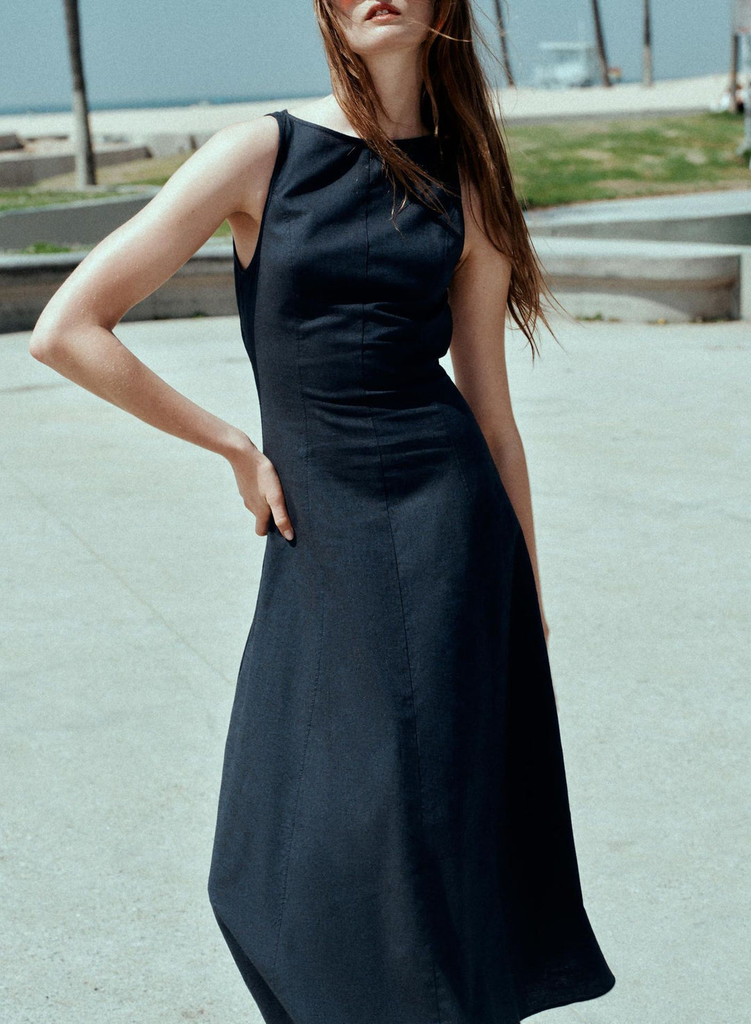 Damen Skaterkleid mit hohem Halsausschnitt und seitlichen Schlitzen EB