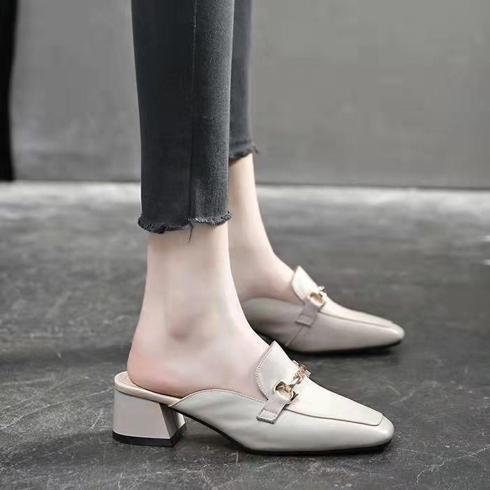 Damen elegante Mules mit modischem Blockabsatz und schickem Schnallen-Detail EB