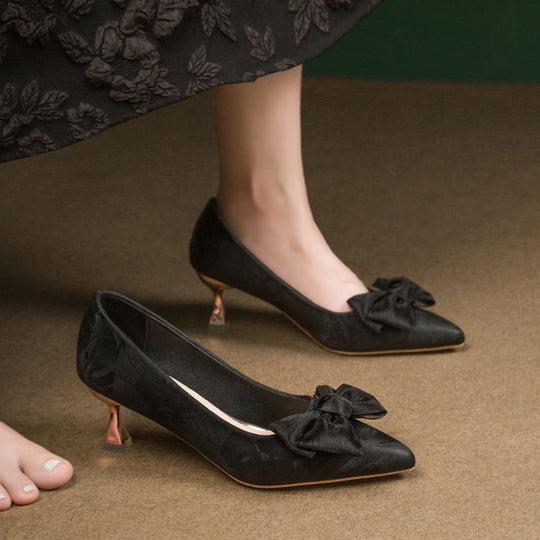 Damen elegante Spitzenpumps mit Perlenschleifenakzent EB