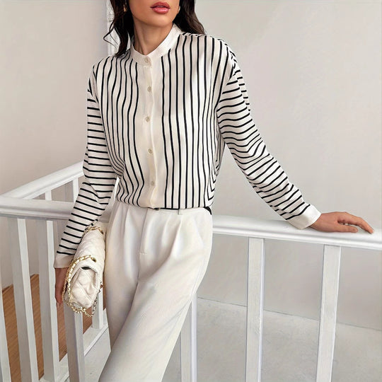 Damen Hemdbluse mit eleganter Knopfleiste und vertikalen Streifen EB
