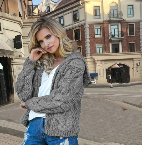 Damen Strickjacke mit Kapuze und modernem Zopfmuster EB