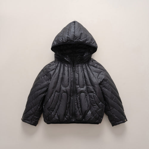 Damen gesteppte Jacke mit Kapuze und trendigem Design EB