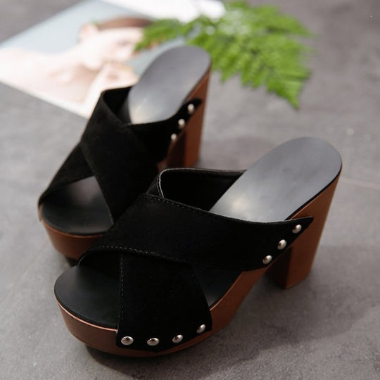 Damen Hochplateau-Sandalen mit modischen Überkreuz-Riemen und Nieten EB