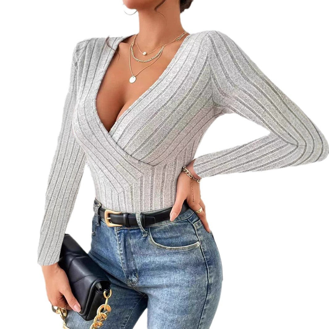 Damen Strickoberteil mit V-Ausschnitt und eleganten Rippdetails EB
