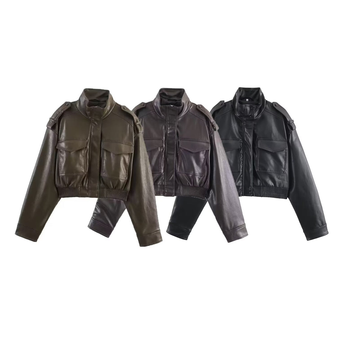 Damen nan kurz geschnittene Military-inspirierte Kunstlederjacke mit hohem Stehkragen, aufgesetzten Pattentaschen, Schulterklappen und geripptem Bund EB