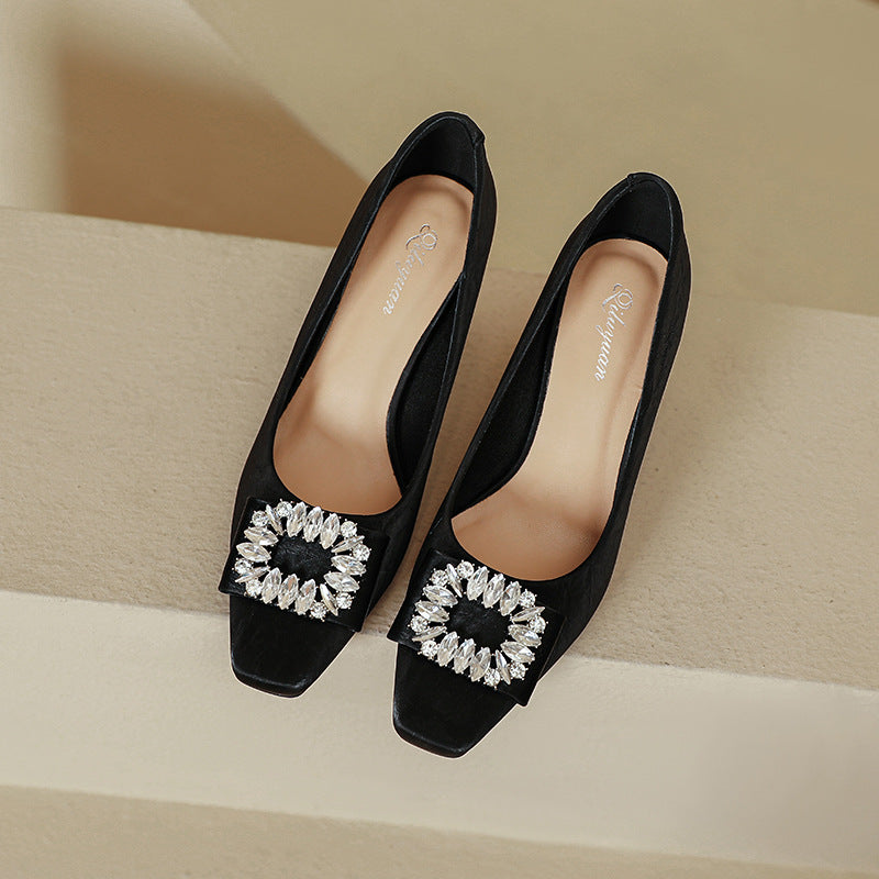 Damen modische Pumps mit funkelndem Schmuckdetail EB