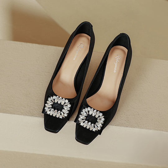 Damen modische Pumps mit funkelndem Schmuckdetail EB