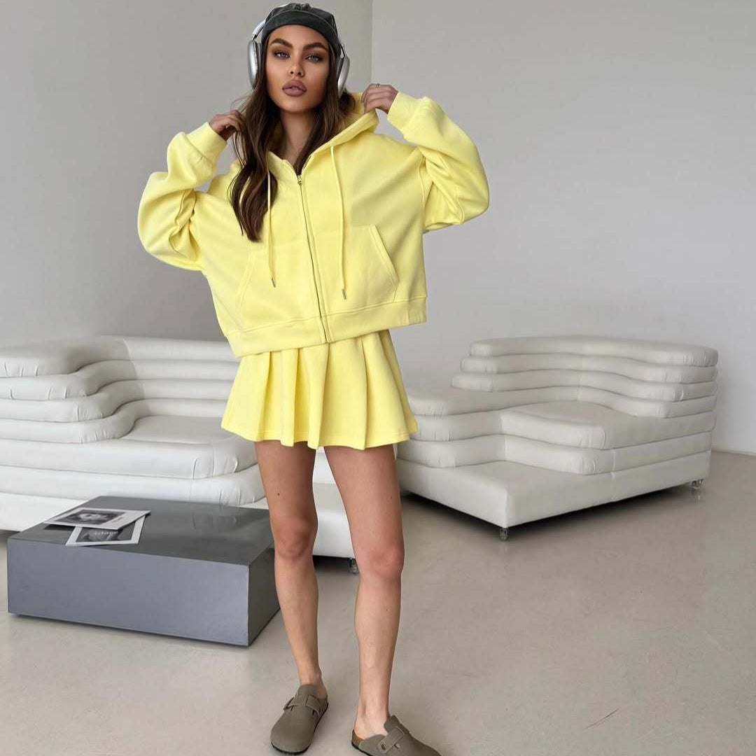 Damen Kurzzip-Kapuzenjacke mit plissiertem Minirock-Lounge-Set Eichborn Berlin