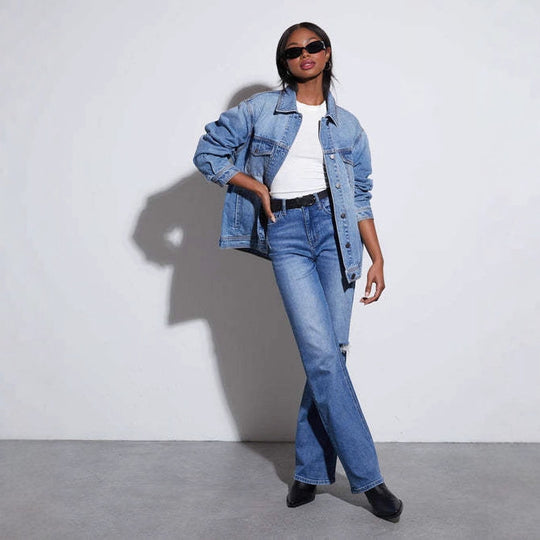Damen Oversized Denimjacke mit lässigem Schnitt und Logo-Details EB