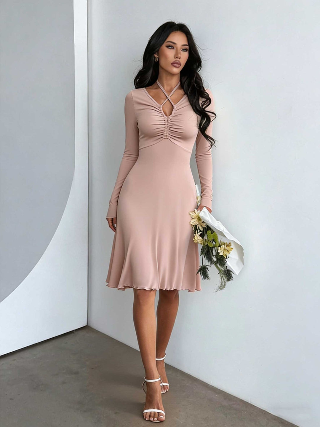 Damen gerafftes A-Linien Midikleid mit gekreuzten Trägern, figurformender Brustpartie und langen Ärmeln Eichborn Berlin