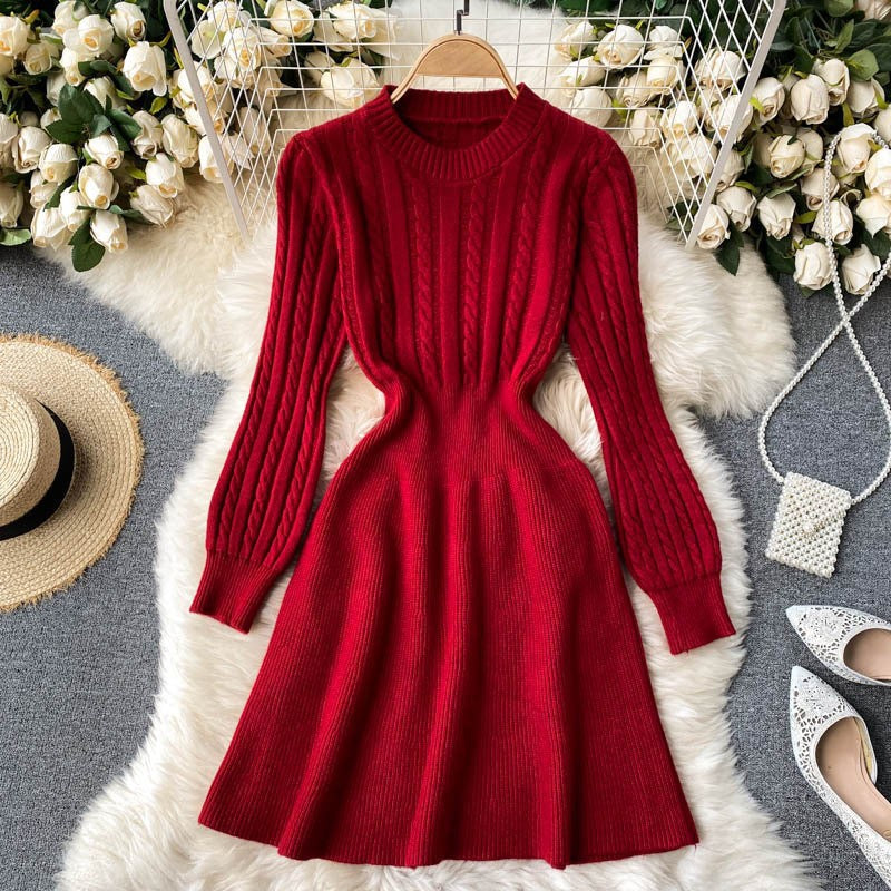 Damen Strickkleid mit strukturiertem Zopfmuster und femininer Silhouette EB