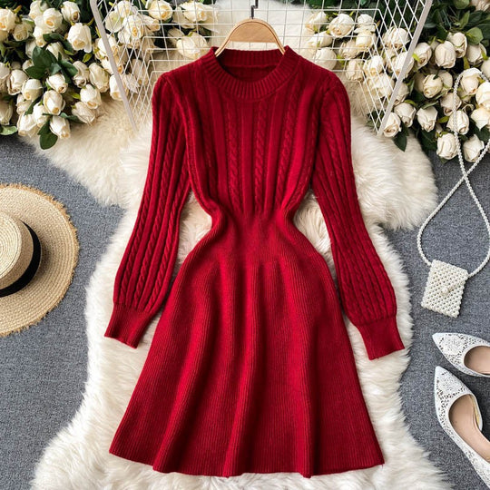 Damen Strickkleid mit strukturiertem Zopfmuster und femininer Silhouette EB