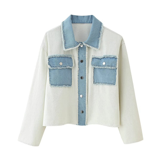 Damen cropped Denimjacke mit kontrastierenden Taschen und fransigem Saum EB
