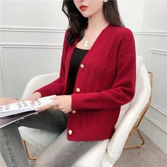 Damen Strickjacke mit elegantem Zopfmuster und hochwertigen Knopfdetails EB
