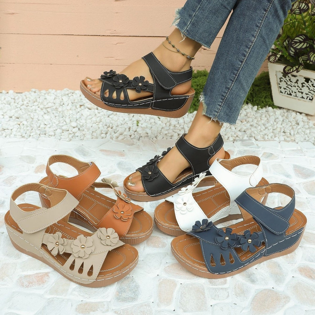 Damen Komfortable Sandalen mit floralem Dekor und verstellbarem Riemendesign EB