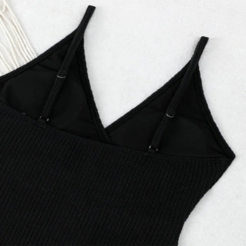 Damen Einteiler Badeanzug mit stilvollem Wickeldetail und modernem Ringakzent EB