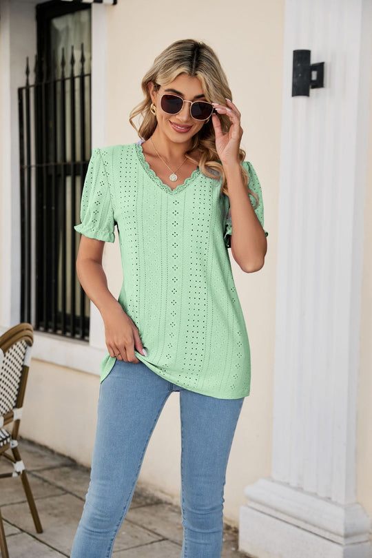 Damen Bluse mit luftigen Rüschen und durchbrochenem Design EB