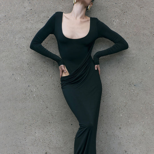 Damen figurbetontes Maxikleid mit innovativem Drapierungselement EB