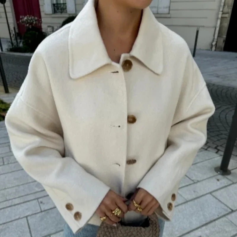 Damen nan kurze kastige Wolljacke mit Hemdkragen, durchgehender Knopfleiste und eingesetzten Eingrifftaschen EB