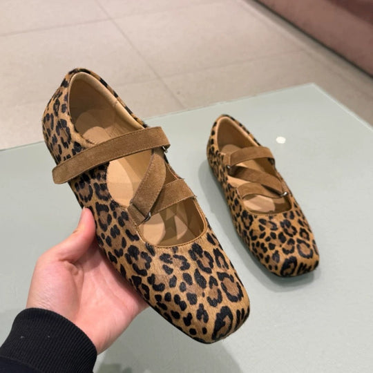 Damen Ballerinas im Leo-Design mit elegantem Riemchen EB