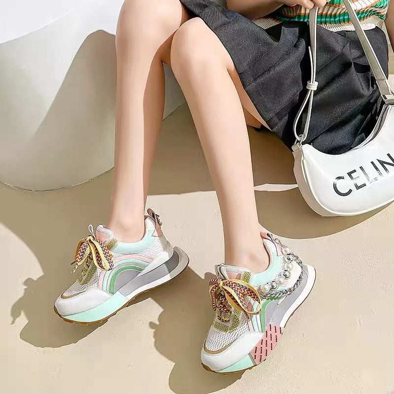 Damen Sportliche Sneakers mit modischem Ketten- und Perlenschmuck EB