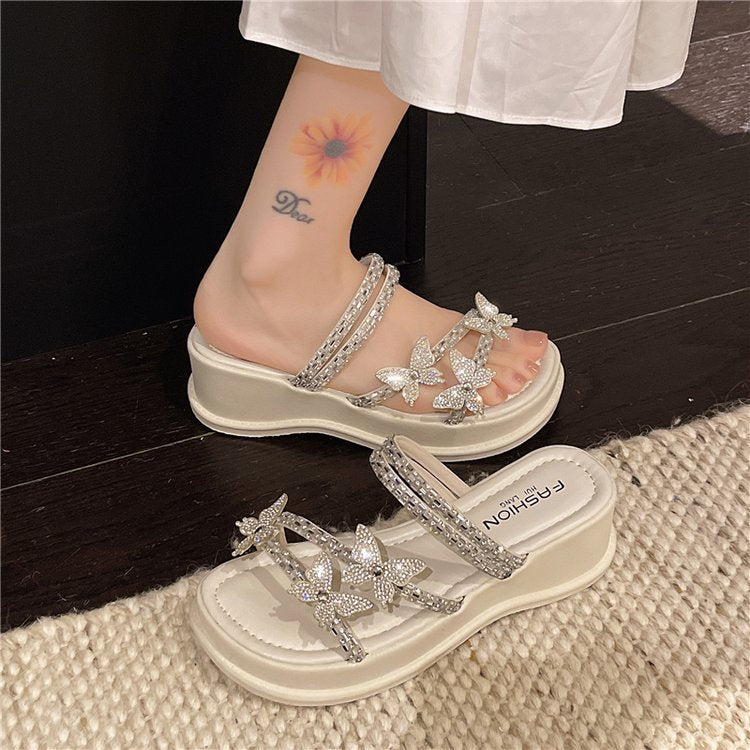 Damen glamouröse Riemensandalen mit funkelnden Schmetterlingsapplikationen EB